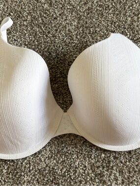 Victoria's Secret White Seamless T-Shirt Bra with Light Molded Cups